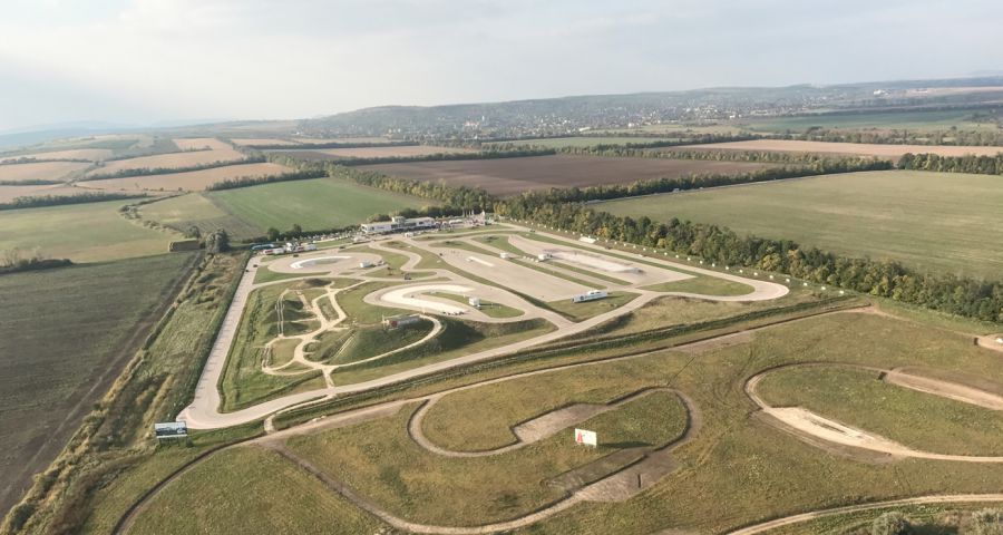 Luxusautók, tűzijáték, helikopteres repülés - a drivingcamp 5. szülinapján jártunk - STYLENEWS - Aktuális - drivingcamp, helikopter, luxusautó, születésnap, 