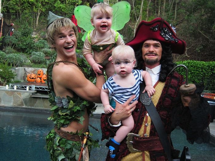 Neil Patrick Harris családjának Halloween kosztümjei, melyeket csak imádni lehet - STYLENEWS - Aktuális - beöltözés, boredpanda, halloween, jelmez, képek, neil patrick harris, 
