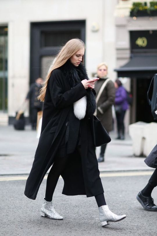 Stílusiskola: éljenek a csillogó csizmák - DIVAT&STÍLUS - Stílusiskola - csillogás, csillogó csizma, csizma, divat, ősz, stílus, tél, 