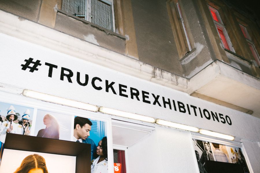 A Levi’s® fotókiállítást szervezett Berlinben a Trucker dzseki 50. születésnapja alkalmából - DIVAT&STÍLUS - Hírek  - levis, levis farmer, levis trucker, 