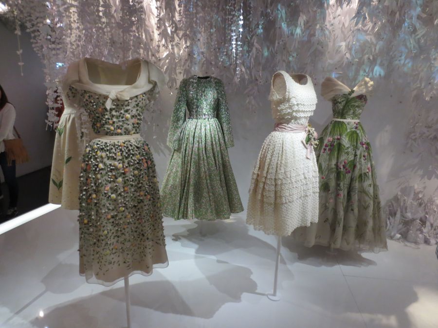 A stílus és a divat rajongóinak mennyországa - Dior kiállítás - DIVAT&STÍLUS - Hírek  - dior, divat, kiállítás, párizs, stílus, 