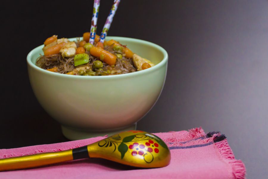 Pár perces ebéd ötlet: pirított ragacsos üvegtészta - STYLELIFE - Gasztronómia - ebéd, gasztronómia, ötlet, recept, tészta, 