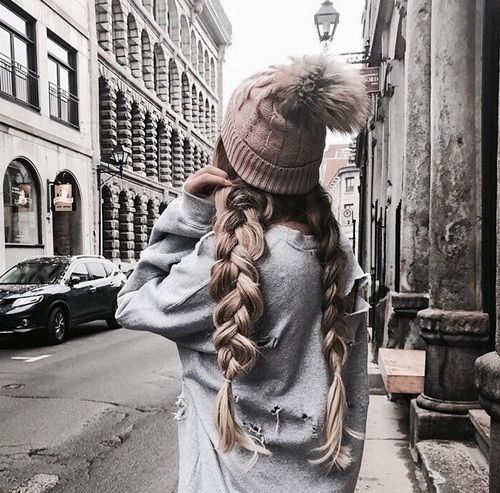 11 csodás fonat ötlet télre, ami kényelmes és stílusos lehet sapkával is - SZÉPSÉG - Hajápolás  - fonat, frizura, hajápolás, sapka, tél, 