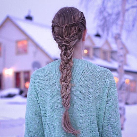 11 csodás fonat ötlet télre, ami kényelmes és stílusos lehet sapkával is - SZÉPSÉG - Hajápolás  - fonat, frizura, hajápolás, sapka, tél, 