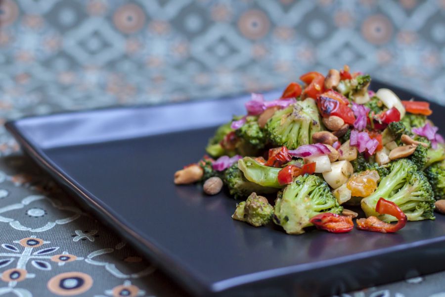 Recept rohanós hétköznapokra: ázsiai brokkolisaláta - STYLELIFE - Gasztronómia - ázsiai saláta, bonduelle, brokkoli, brokkolisaláta, ebéd, gyors ebéd, recept, saláta, 