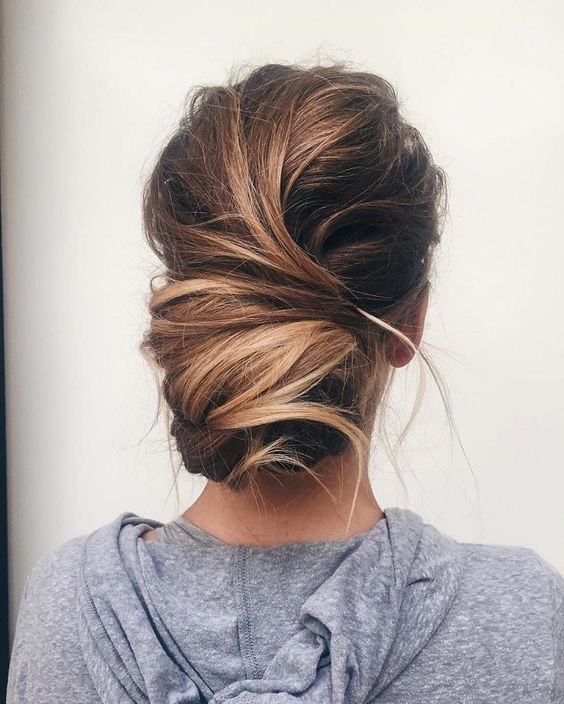 Top10: a lazán kócos konty télen is a kedvencünk - SZÉPSÉG - Hajápolás  - frizura, haj, hajápolás, kócos haj, kócos konty, konty, tél, 