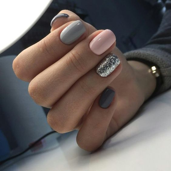 Top10: manikűr ötletek az ünnepi hangulat jegyében - SZÉPSÉG -  - arany, csillogás, december, ezüst, karácsony, köröm, körömápolás, manikűr, tél, 