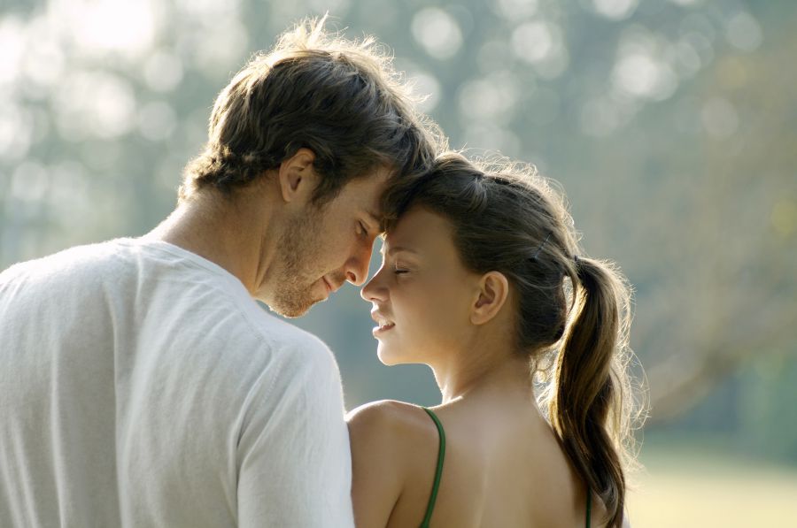 10 testbeszéd jel, ami azt mutatja, hogy odavan érted - KERESD A NŐT  -  - jelek, testbeszéd, 