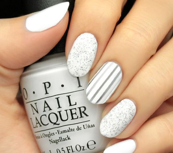 Top10: kifinomult fehér manikűr ötletek - SZÉPSÉG -  - elegáns, fehér, kifinomult, körmök, manikűr, minták, stílus, 