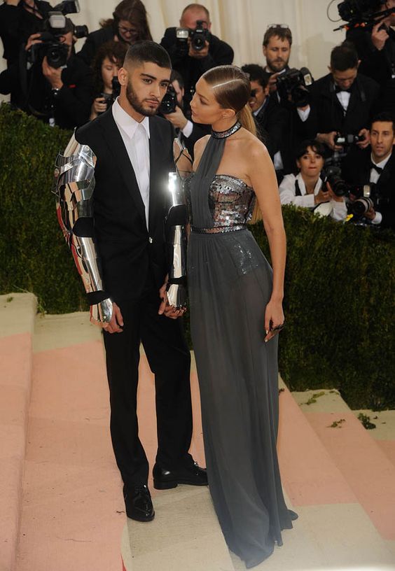 Stílusiskola: a legjobb outfitek kedvenc álompárunk, Gigi Hadid és Zayn Malik gardróbjából - DIVAT&STÍLUS - Stílusiskola - divat, gardrób, gigi hadid, outfit, ötletek, stílus, zayn malik, 