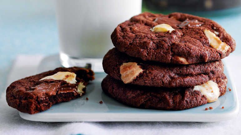 Tripla csokis cookie recept összebújós téli estékre - STYLELIFE - Gasztronómia - cookie, csokoládé, édesség, édesség receptek, recept, tél, tripla csokis cookie, 