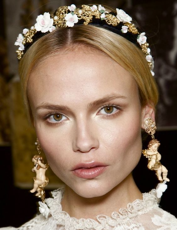 Stílusiskola: így viseld 2018 legtrendibb kiegészítőjét, a hajpántot - DIVAT&STÍLUS - Stílusiskola - divat, divat 2018, fejpánt, gossip girl, hajpánt, kiegészítő, stílus, 