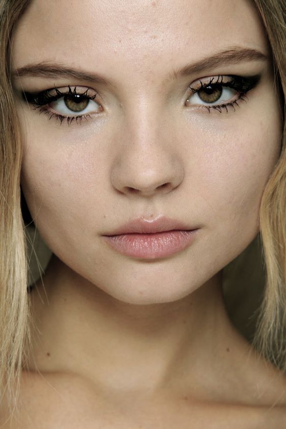 Top10: stílusos sminkek különleges tusvonalakkal - SZÉPSÉG - Smink  - 