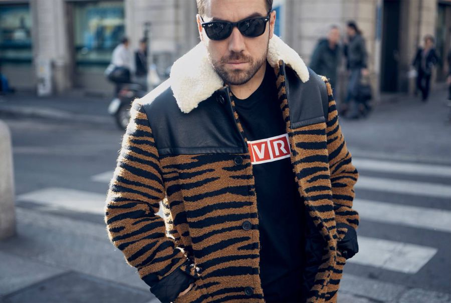 'Lehetőségünk van a választani a nehezebb és könnyebb út között. Én mindig inkább a nehezebbet választom' - interjú Coez olasz rapper-rel - STYLENEWS - Interjúk - coez, divat, interjú, luisaviaroma, rap, rapper, stílus, zene, 