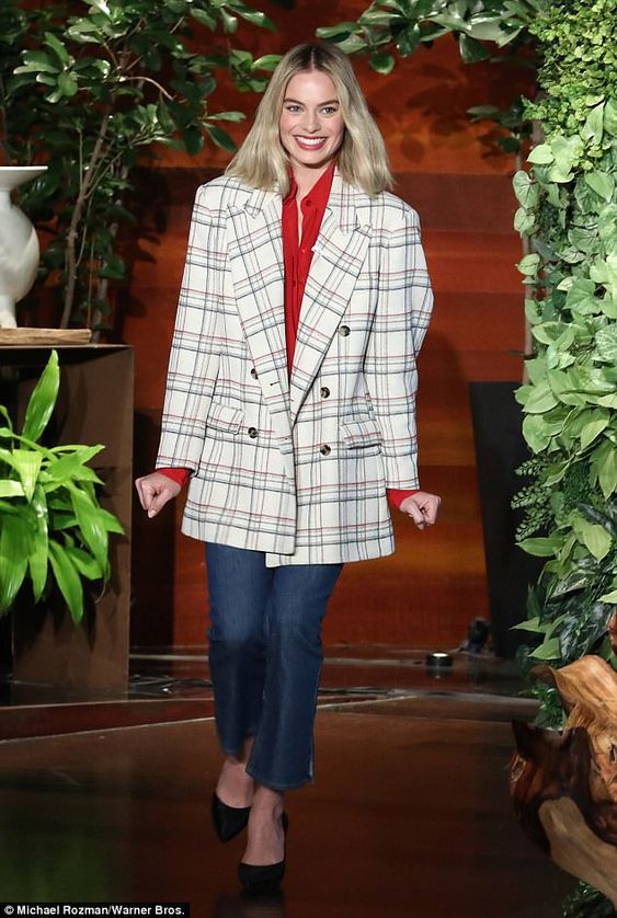 Stílusiskola: outfit ötletek Margot Robbie-tól - DIVAT&STÍLUS - Stílusiskola - divat, filmek, margot robbie, outfit, ötletek, stílus, színésznő, 