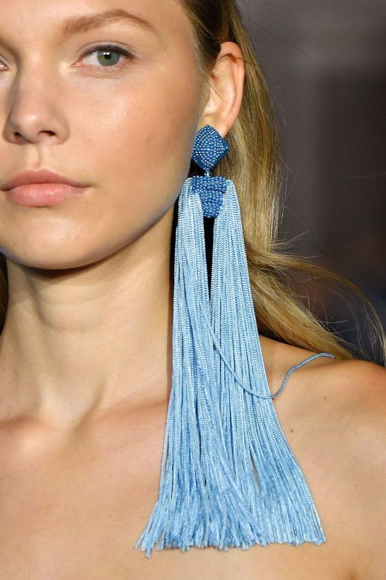 Stílusiskola: viselj feltűnő fülbevalókat idén tavasszal - DIVAT&STÍLUS -  - divat, ékszerek, fülbevaló, kiegészítők, tavasz, 