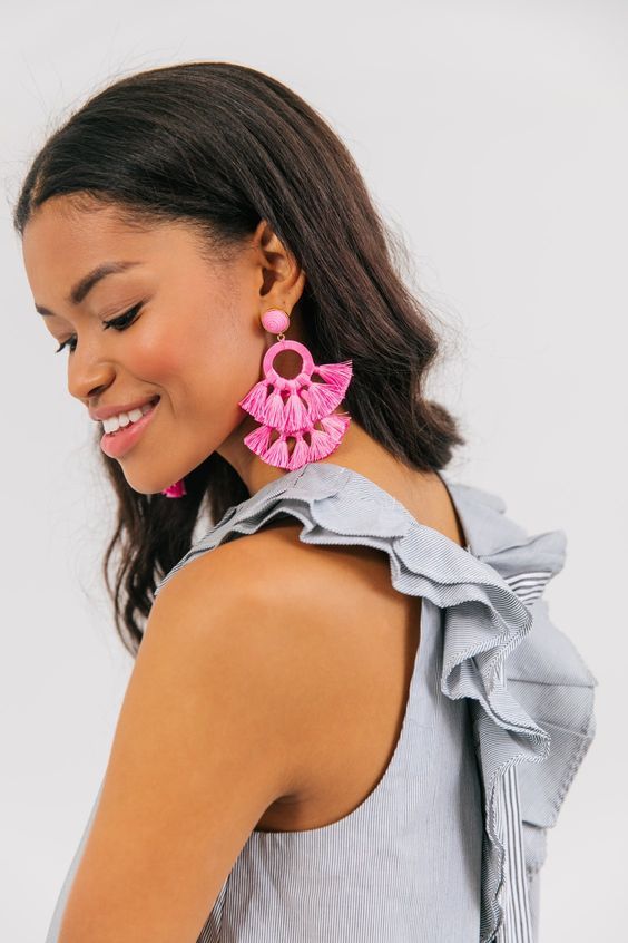 Stílusiskola: viselj feltűnő fülbevalókat idén tavasszal - DIVAT&STÍLUS -  - divat, ékszerek, fülbevaló, kiegészítők, tavasz, 