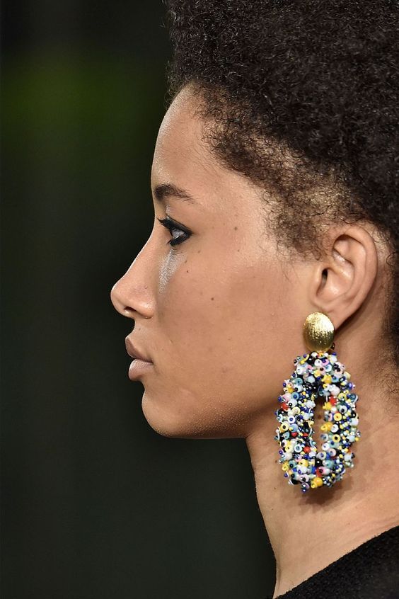 Stílusiskola: viselj feltűnő fülbevalókat idén tavasszal - DIVAT&STÍLUS -  - 