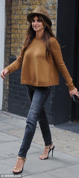 Stílusiskola: outfit ötletek Penélope Cruz-tól - DIVAT&STÍLUS - Stílusiskola - divat, outfit, ötletek, penelope cruz, stílus, tippek, 