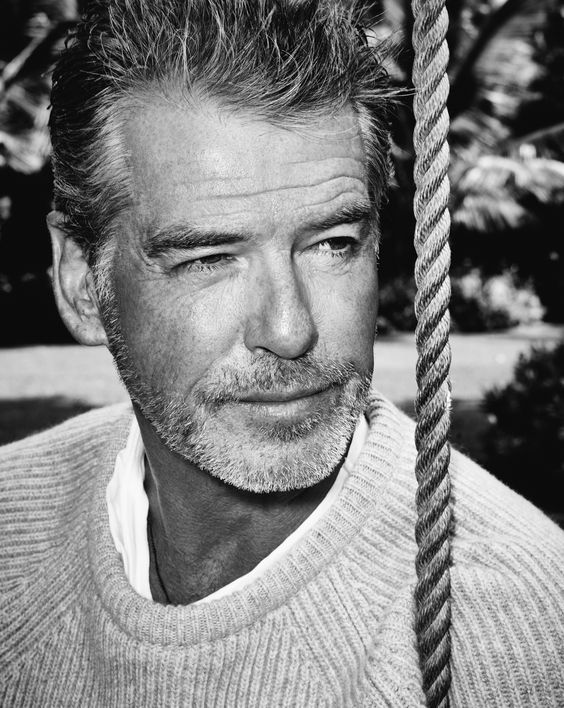 10 kép Pierce Brosnan-ról, aki 65 évesen is az egyik legsármosabb férfi - KERESD A NŐT  - Fesztelen mindennapok - pierce brosnan, szexi, színész, születésnap, 