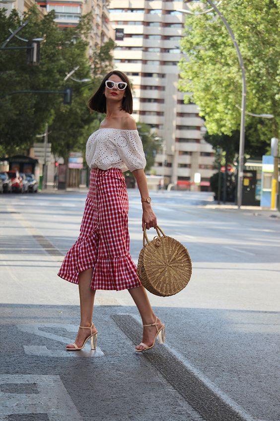 Stílusiskola: így viseld a nyár kedvencét, a piros kockás ruhadarabokat - DIVAT&STÍLUS - Stílusiskola - 