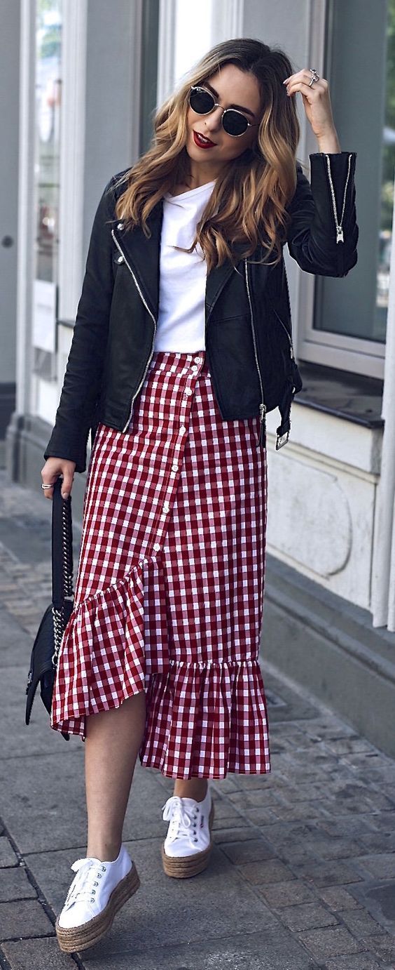 Stílusiskola: így viseld a nyár kedvencét, a piros kockás ruhadarabokat - DIVAT&STÍLUS - Stílusiskola - divat, koskás, nyár, outfit, piros, piros kockás, stílus, tippek, 