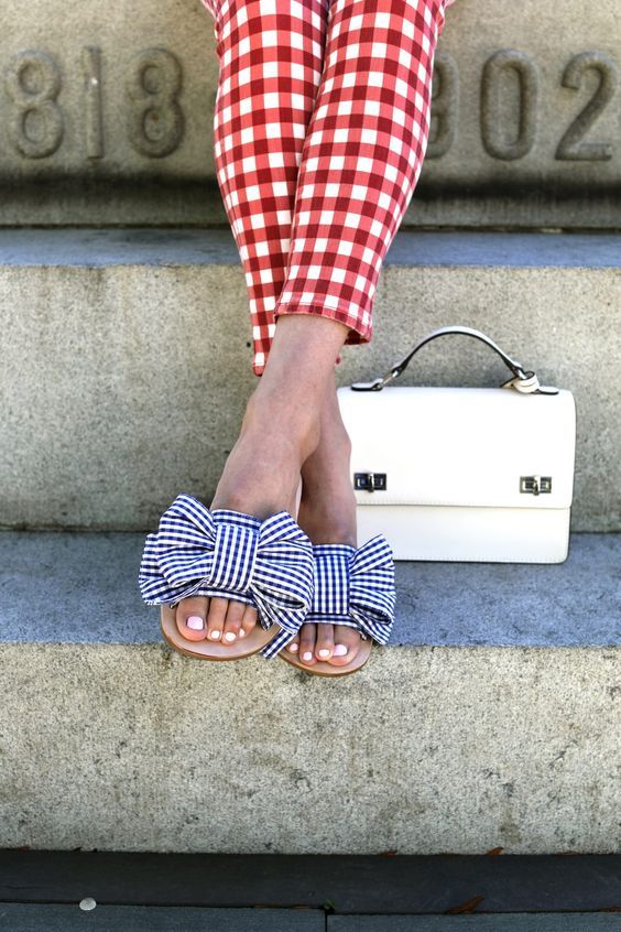 Stílusiskola: így viseld a nyár kedvencét, a piros kockás ruhadarabokat - DIVAT&STÍLUS - Stílusiskola - divat, koskás, nyár, outfit, piros, piros kockás, stílus, tippek, 