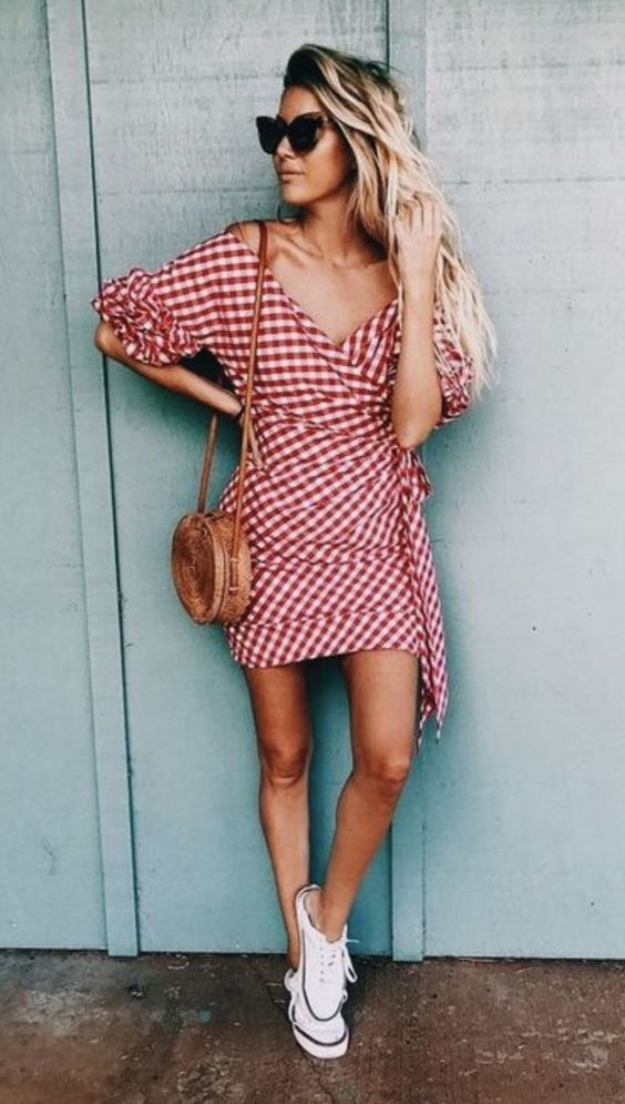 Stílusiskola: így viseld a nyár kedvencét, a piros kockás ruhadarabokat - DIVAT&STÍLUS - Stílusiskola - divat, koskás, nyár, outfit, piros, piros kockás, stílus, tippek, 