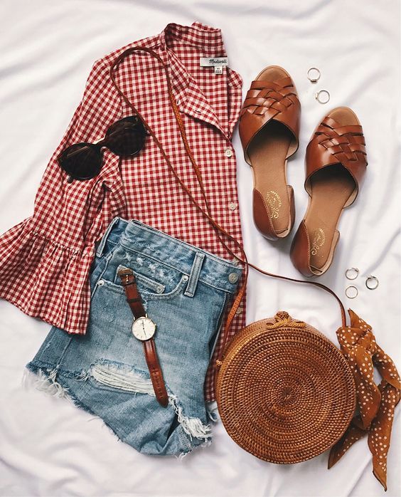Stílusiskola: így viseld a nyár kedvencét, a piros kockás ruhadarabokat - DIVAT&STÍLUS - Stílusiskola - divat, koskás, nyár, outfit, piros, piros kockás, stílus, tippek, 