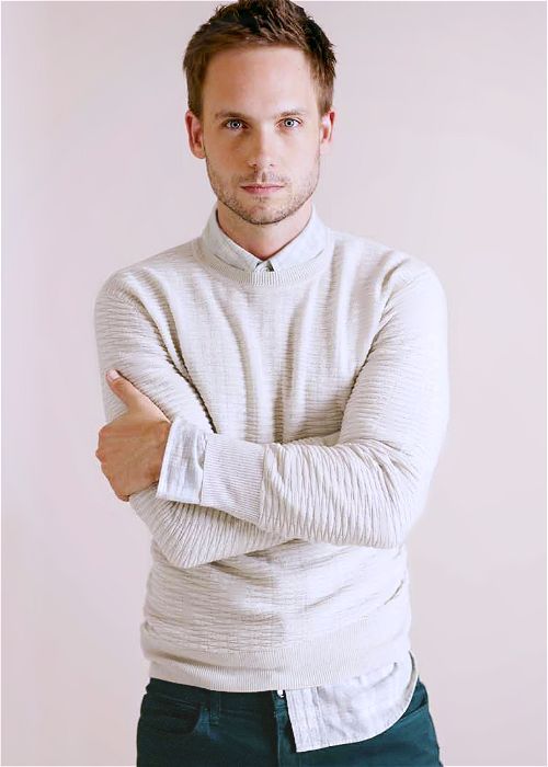 10 szexi fotó a kedvenc ügyvédünket megformáló Patrick J. Adams-ről - KERESD A NŐT  - Fesztelen mindennapok - galéria, képek, patrick j adams, suits, szexi, színész, troian bellisario, 