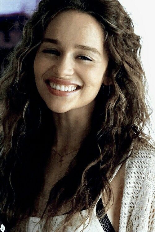 Top10: frizura ötletek Emilia Clarke-tól - SZÉPSÉG - Hajápolás  - emilia clarke, frizura, haj, ötletek, színésznő, tippek, trónok harca, 