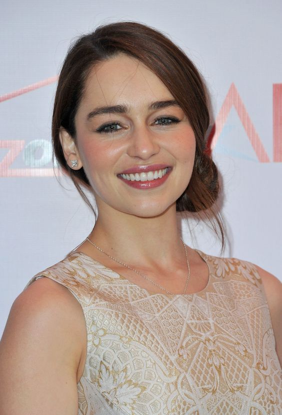 Top10: frizura ötletek Emilia Clarke-tól - SZÉPSÉG - Hajápolás  - emilia clarke, frizura, haj, ötletek, színésznő, tippek, trónok harca, 