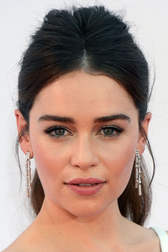 Top10: frizura ötletek Emilia Clarke-tól - SZÉPSÉG - Hajápolás  - 