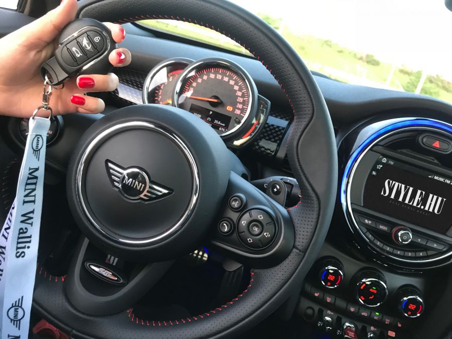 Egy igazi klasszikus stílusos megújulása - kipróbáltuk az új MINI Cooper-t - STYLENEWS - Aktuális - autótesztelés, budapest, mini, mini cooper, tesztelés, wallis csoport, wallis motor, 