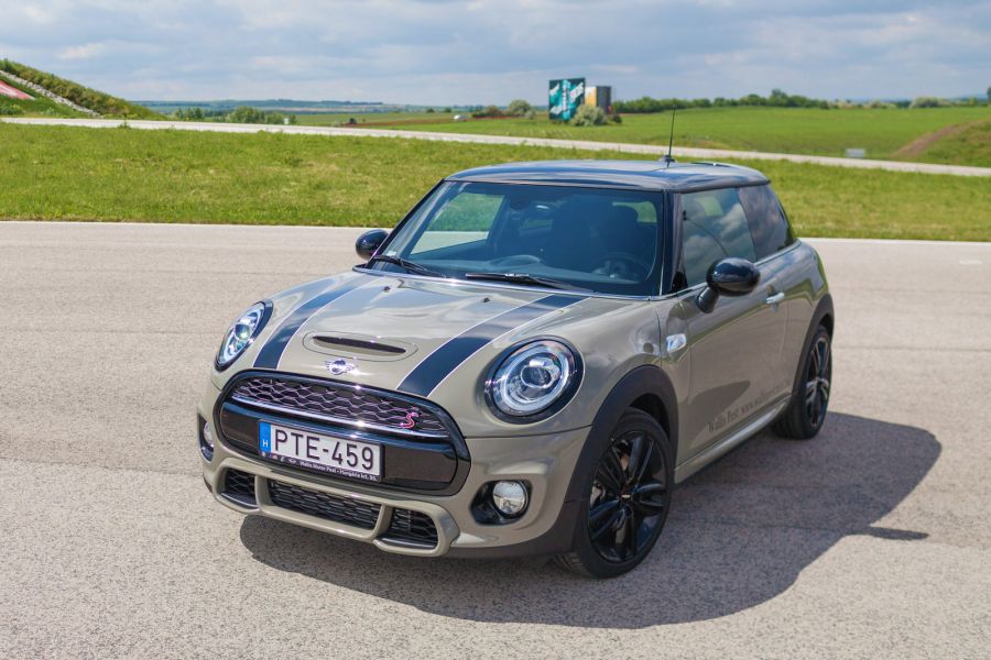 Egy igazi klasszikus stílusos megújulása - kipróbáltuk az új MINI Cooper-t - STYLENEWS - Aktuális - autótesztelés, budapest, mini, mini cooper, tesztelés, wallis csoport, wallis motor, 