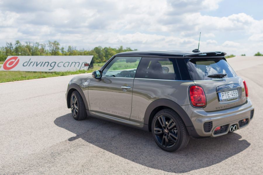 Egy igazi klasszikus stílusos megújulása - kipróbáltuk az új MINI Cooper-t - STYLENEWS - Aktuális - autótesztelés, budapest, mini, mini cooper, tesztelés, wallis csoport, wallis motor, 