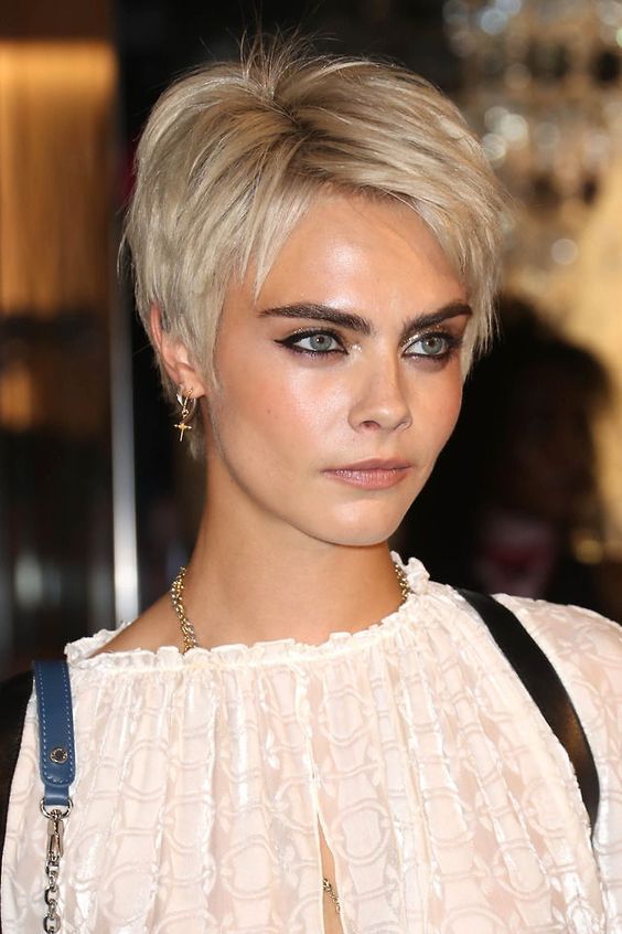Top10: frizura ötletek Cara Delevingne-től - SZÉPSÉG - Hajápolás  - 