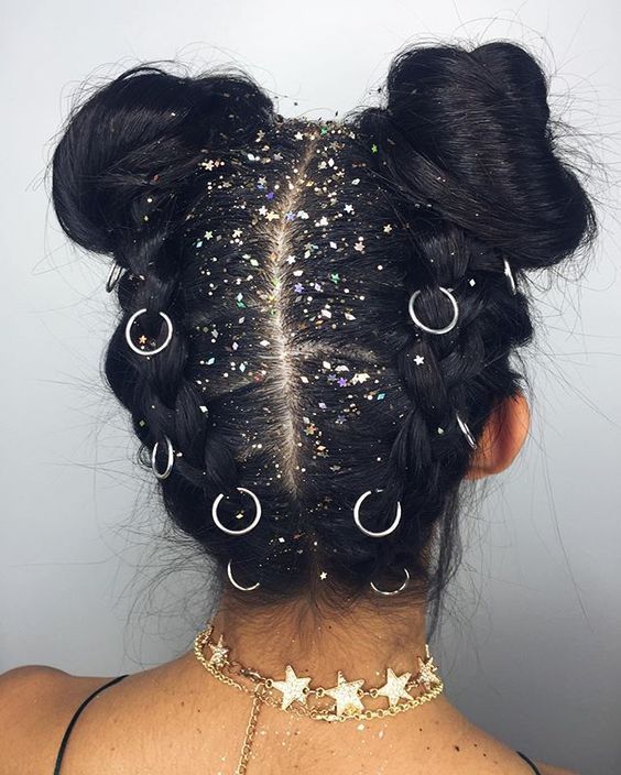 Top10: hajékszerek, melyekkel feldobhatod a frizurád a nyári fesztiválszezonban - DIVAT&STÍLUS -  - fesztivál, frizura, hajékszerek, nyár, nyár 2018, 