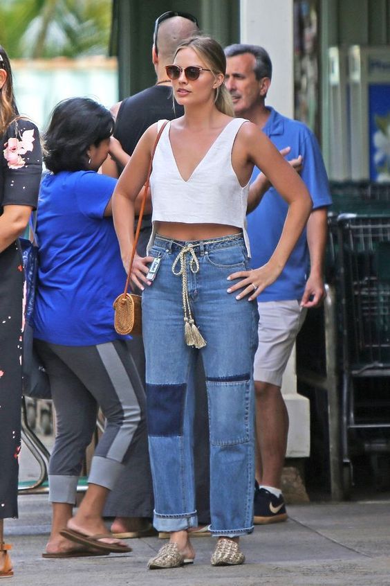 Stílusiskola: Margot Robbie utcai outfitjei - DIVAT&STÍLUS - Stílusiskola - 