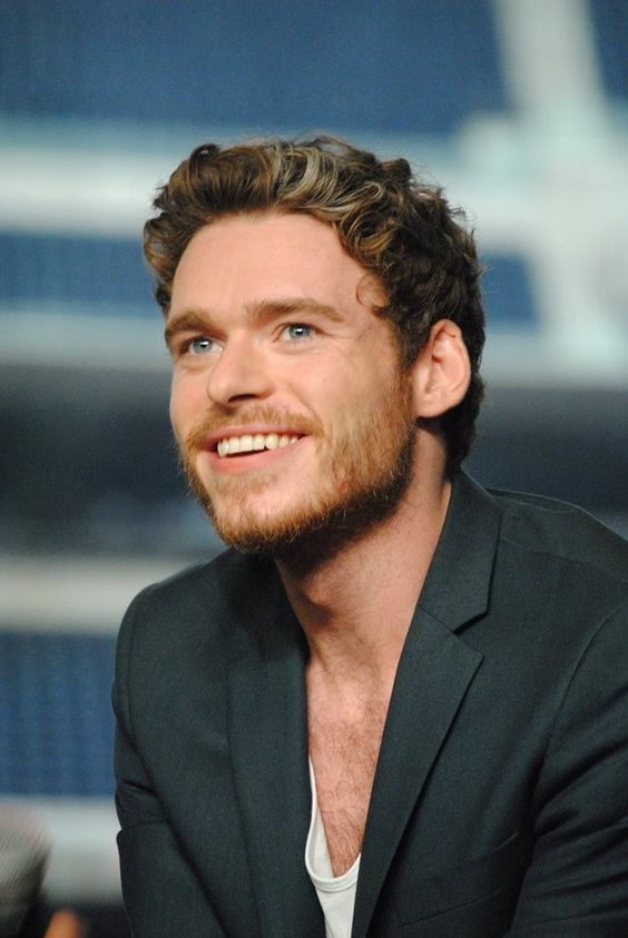 10 fotó, ami világossá teszi, hogy miért őrülünk meg Richard Madden-ért - KERESD A NŐT  - Fesztelen mindennapok - pasi, richard madden, szexi, színész, 