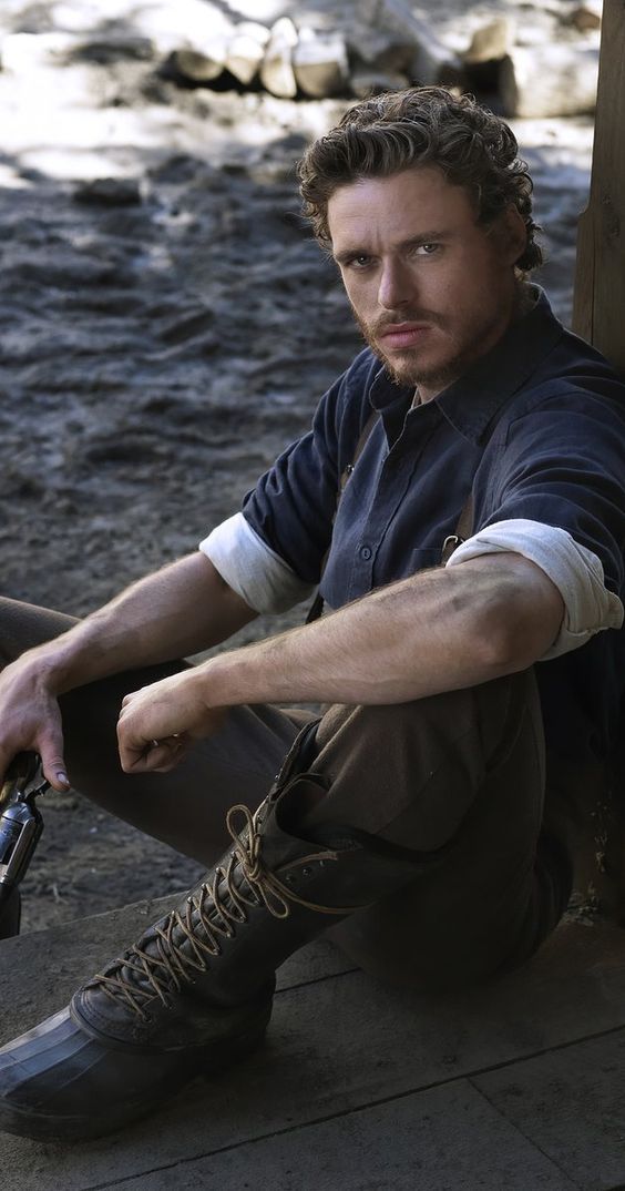 10 fotó, ami világossá teszi, hogy miért őrülünk meg Richard Madden-ért - KERESD A NŐT  - Fesztelen mindennapok - 