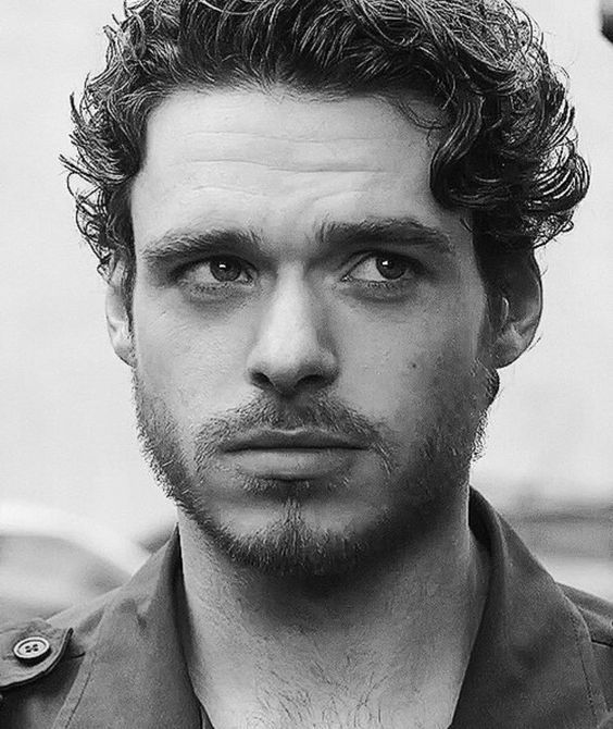10 fotó, ami világossá teszi, hogy miért őrülünk meg Richard Madden-ért - KERESD A NŐT  - Fesztelen mindennapok - pasi, richard madden, szexi, színész, 