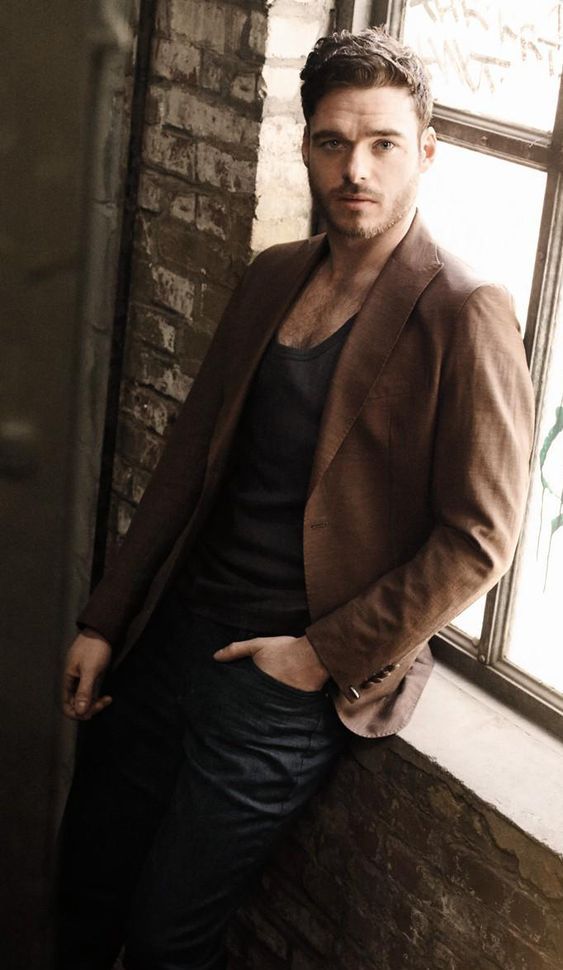 10 fotó, ami világossá teszi, hogy miért őrülünk meg Richard Madden-ért - KERESD A NŐT  - Fesztelen mindennapok - pasi, richard madden, szexi, színész, 