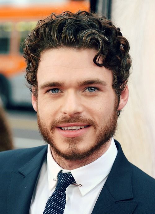 10 fotó, ami világossá teszi, hogy miért őrülünk meg Richard Madden-ért - KERESD A NŐT  - Fesztelen mindennapok - pasi, richard madden, szexi, színész, 