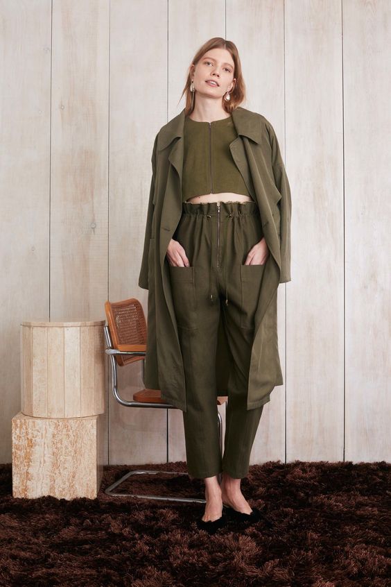 Stílusiskola: az ősz kedvence lesz a khaki - DIVAT&STÍLUS - Stílusiskola - divat, khaki, outfit, ősz, stílus, tippek, 