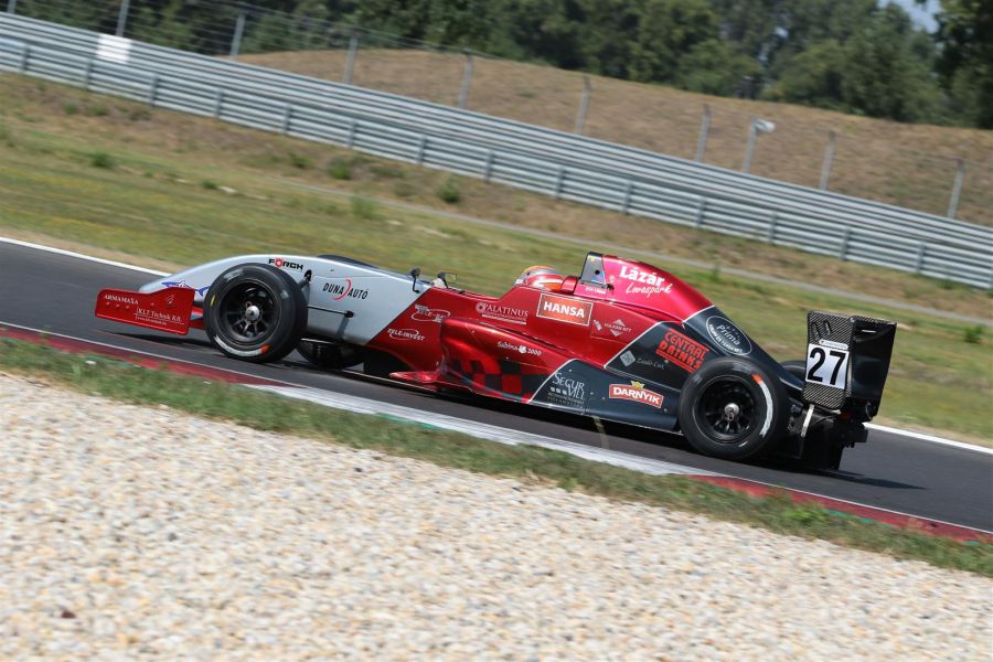 Serlegeső a Slovakiaringen! - STYLENEWS - Aktuális - ausztria, autóverseny, fit4race, gender racing, motorsport, verseny, 