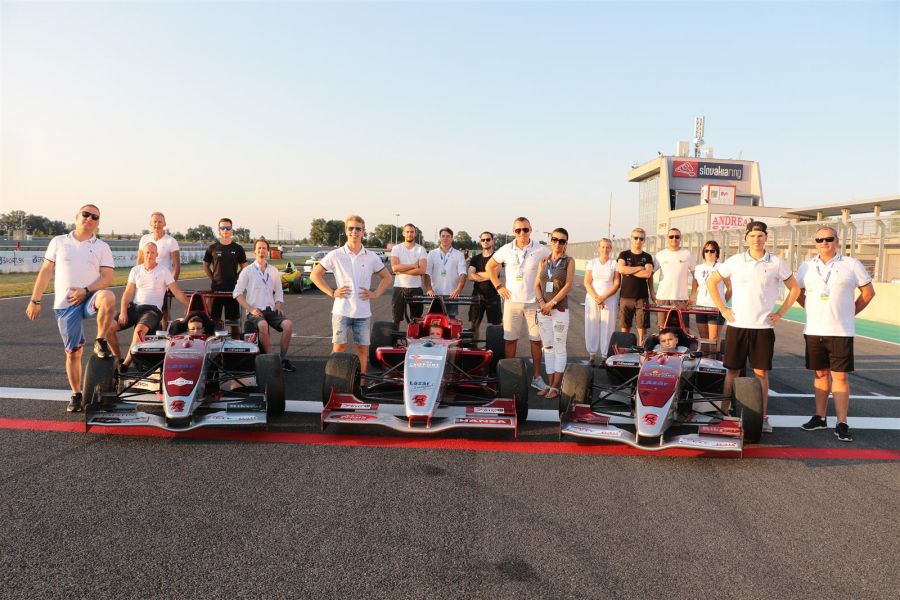 Serlegeső a Slovakiaringen! - STYLENEWS - Aktuális - ausztria, autóverseny, fit4race, gender racing, motorsport, verseny, 