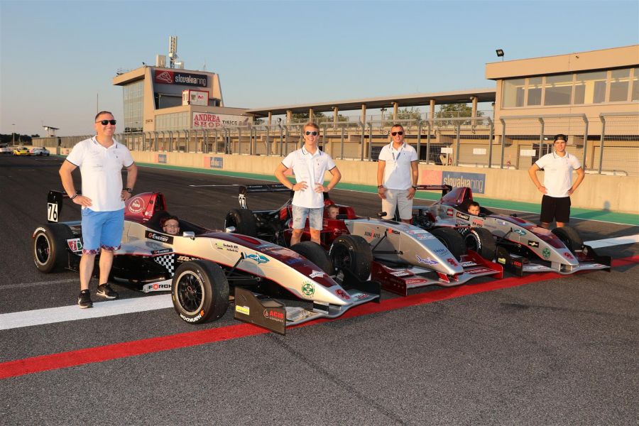 Cseh forduló - Ismét versenyben a Gender Racing - STYLENEWS - Interjúk - autóverseny, csehország, gender racing, verseny, 