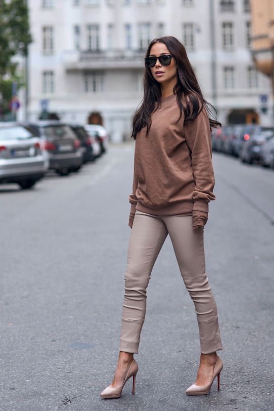 Stílusiskola: kifinomult és nőies - nude összeállítások az őszi szezonra - DIVAT&STÍLUS - Stílusiskola - divat, kifinomult, nőies, nude, ősz, stílus, 