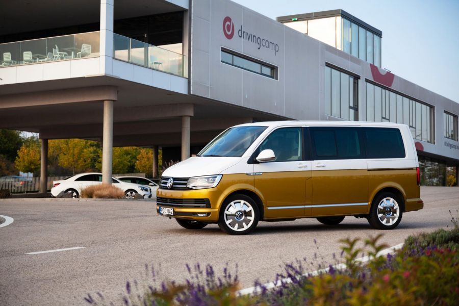 Hihetetlen, de igaz, egy autós utazás is lehet kényelmes! - Kipróbáltuk a Volkswagen Multivan Bulli-t - STYLENEWS - Aktuális - autó, bulli, teszt, volkswagen, volkswagen bulli, 
